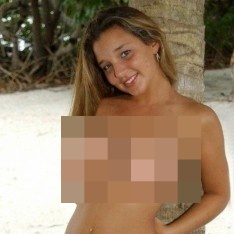 Christina Lucci, bintang porno wanita terkemuka, membaca Biografi mereka dan melihat video porno apa yang mereka tampilkan